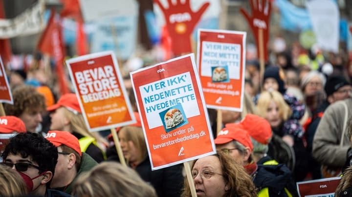 Er det lovligt at arbejde på helligdage?