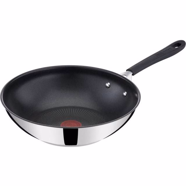 Hvad er forskellen på en sauterpande og en wok?