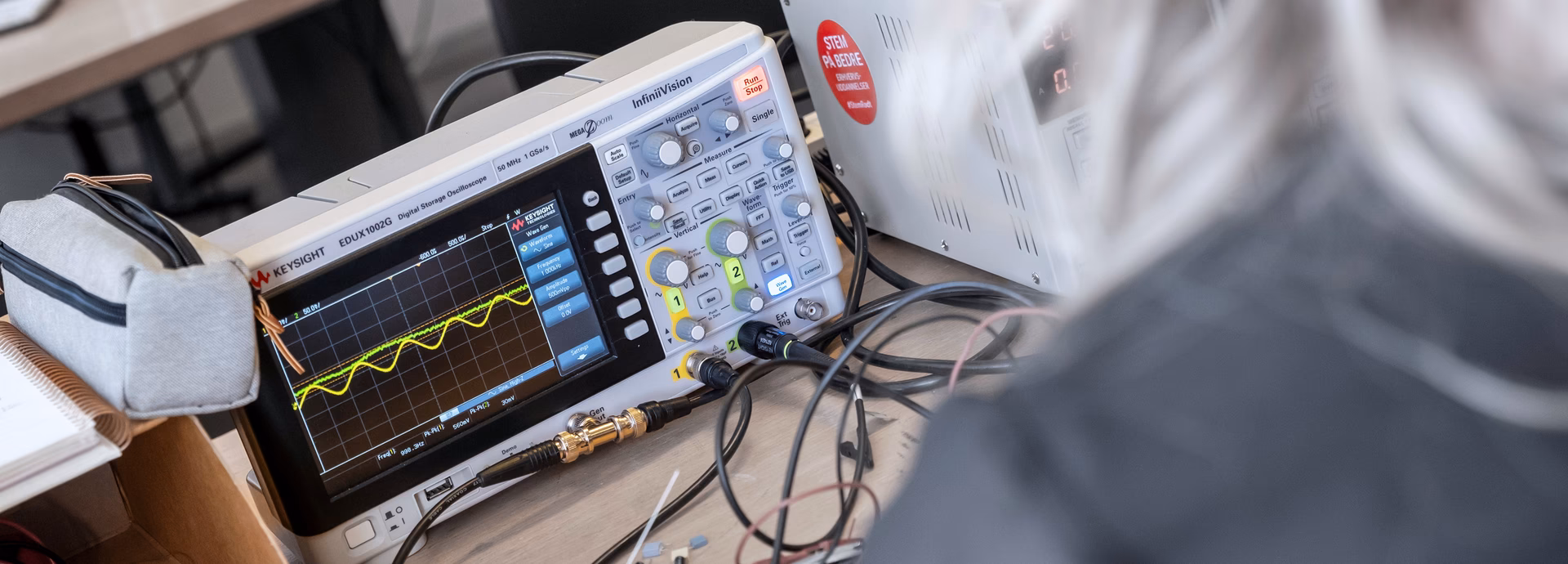 Hvad laver en elektroniktekniker?