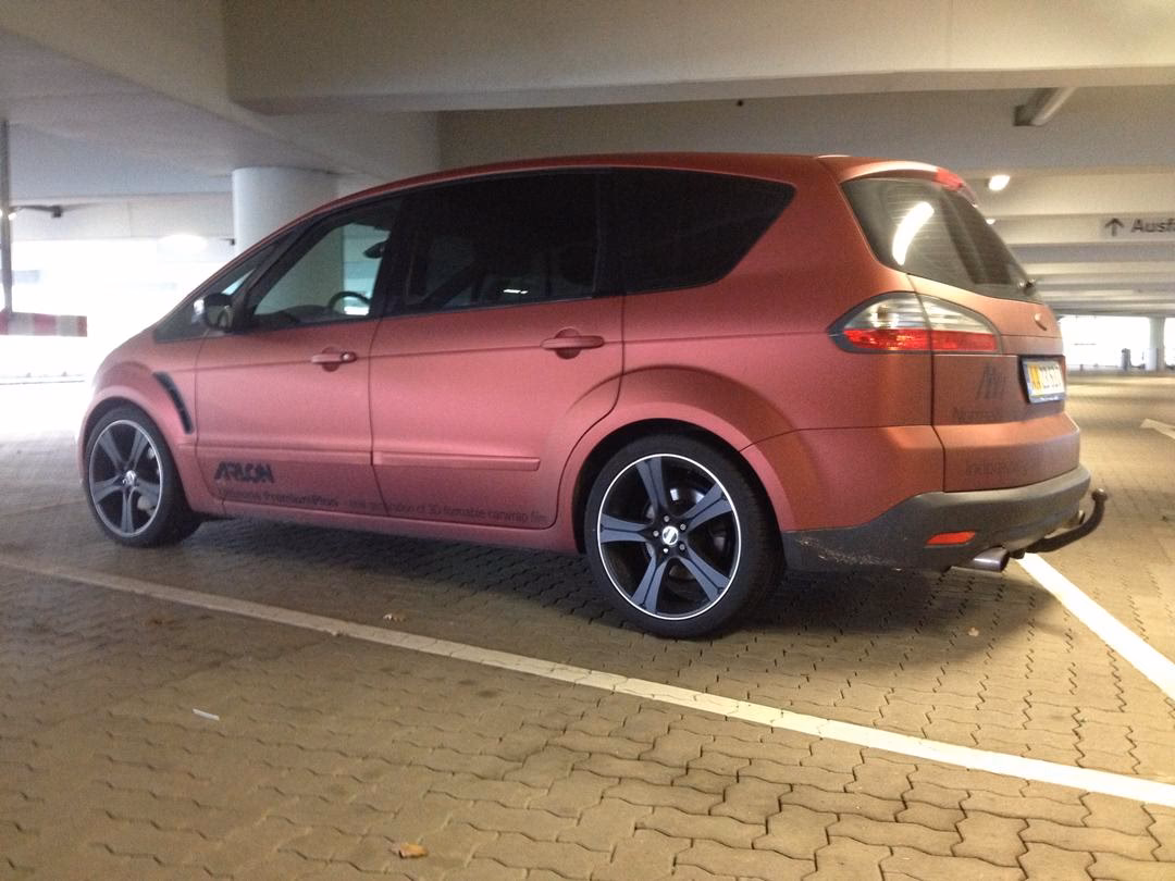 Jaka jest najbogatsza wersja Forda S-Max?