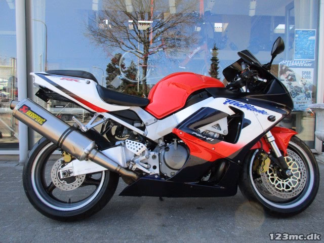 Ile pojedzie CBR 600?