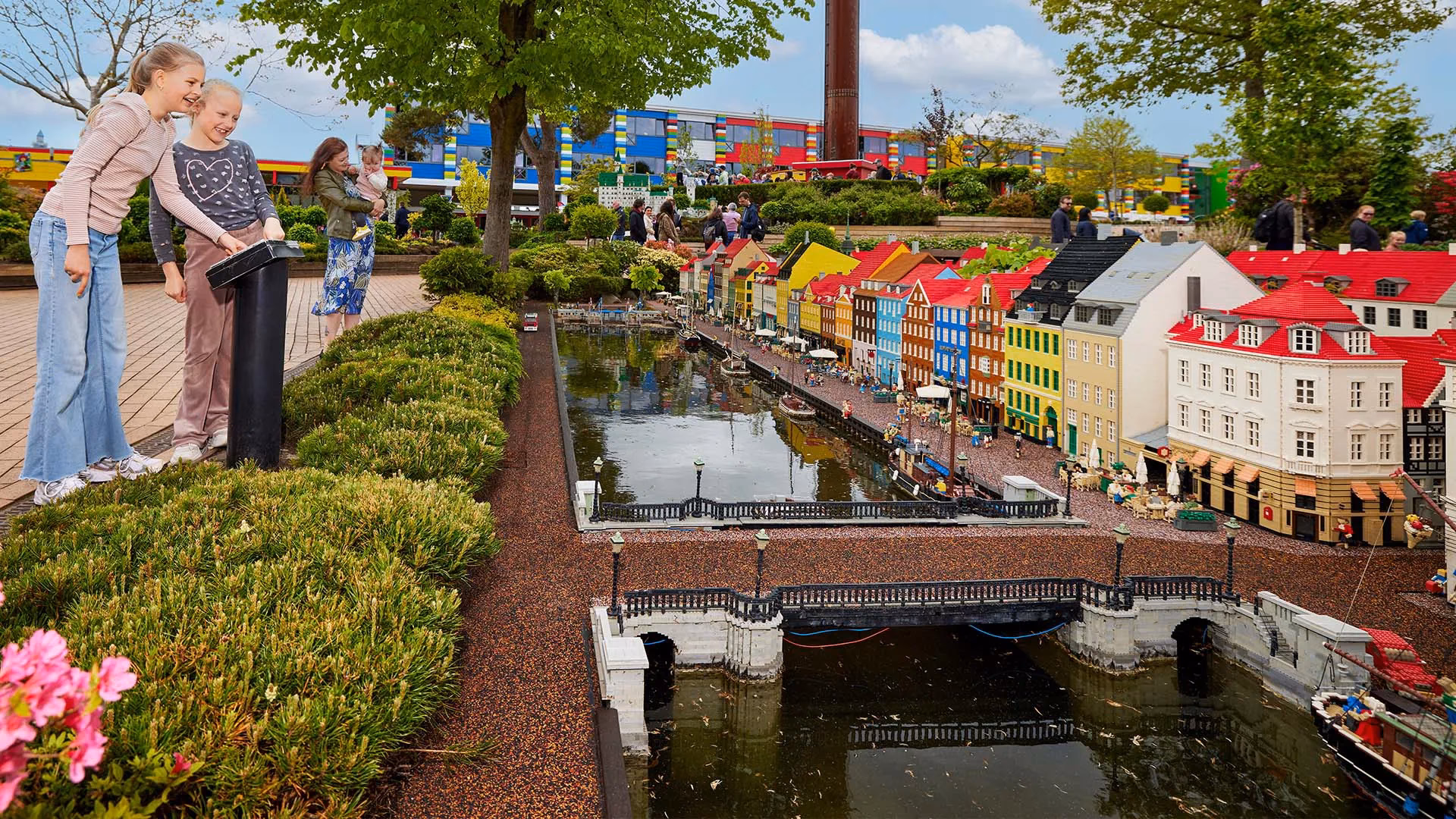 Ile atrakcji jest w Legolandzie Billund?