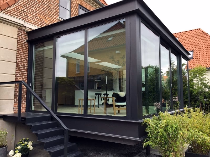 Czy aluminium reaguje z betonem?
